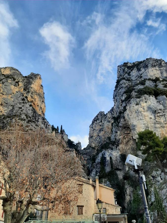 Le Logis Des Templiers Appartement Climatise Régusse Exterior foto